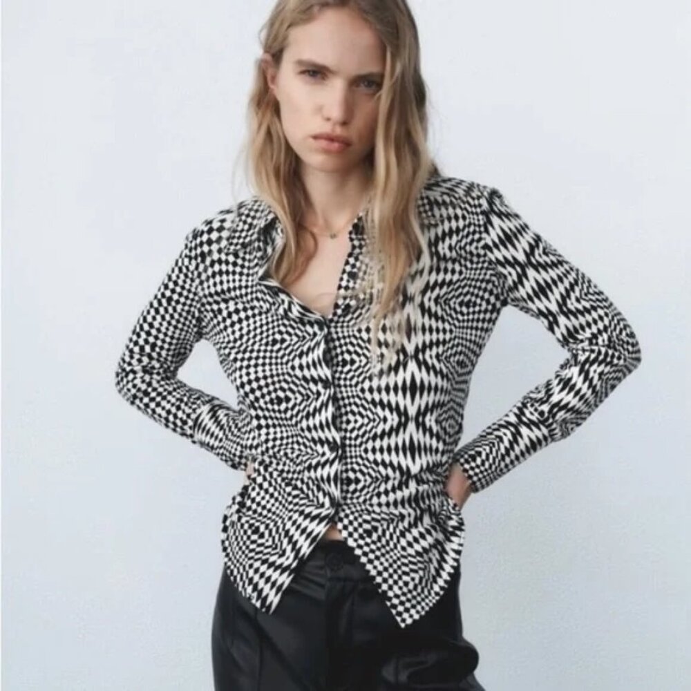 Zara Geometric Diamond Print Knit Fitted Button Down